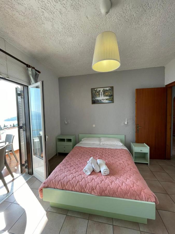 Yannis Apartments Barbati Exterior photo
